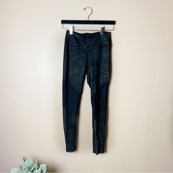 [90 Degree by Reflex] Mid Rise Dark Green & Black Camo Mesh Athletic Leggings - Picture 1 of 8